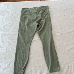 Pale green Athletica cropped leggings Size Large